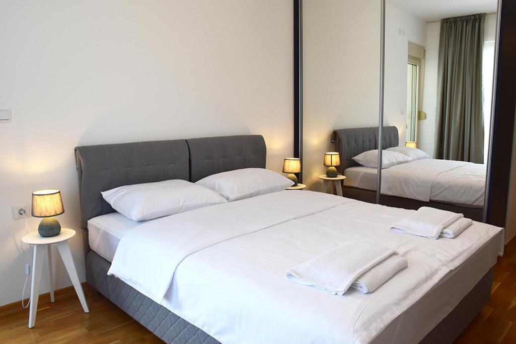 Status-M Apartments เบชิชิ ภายนอก รูปภาพ