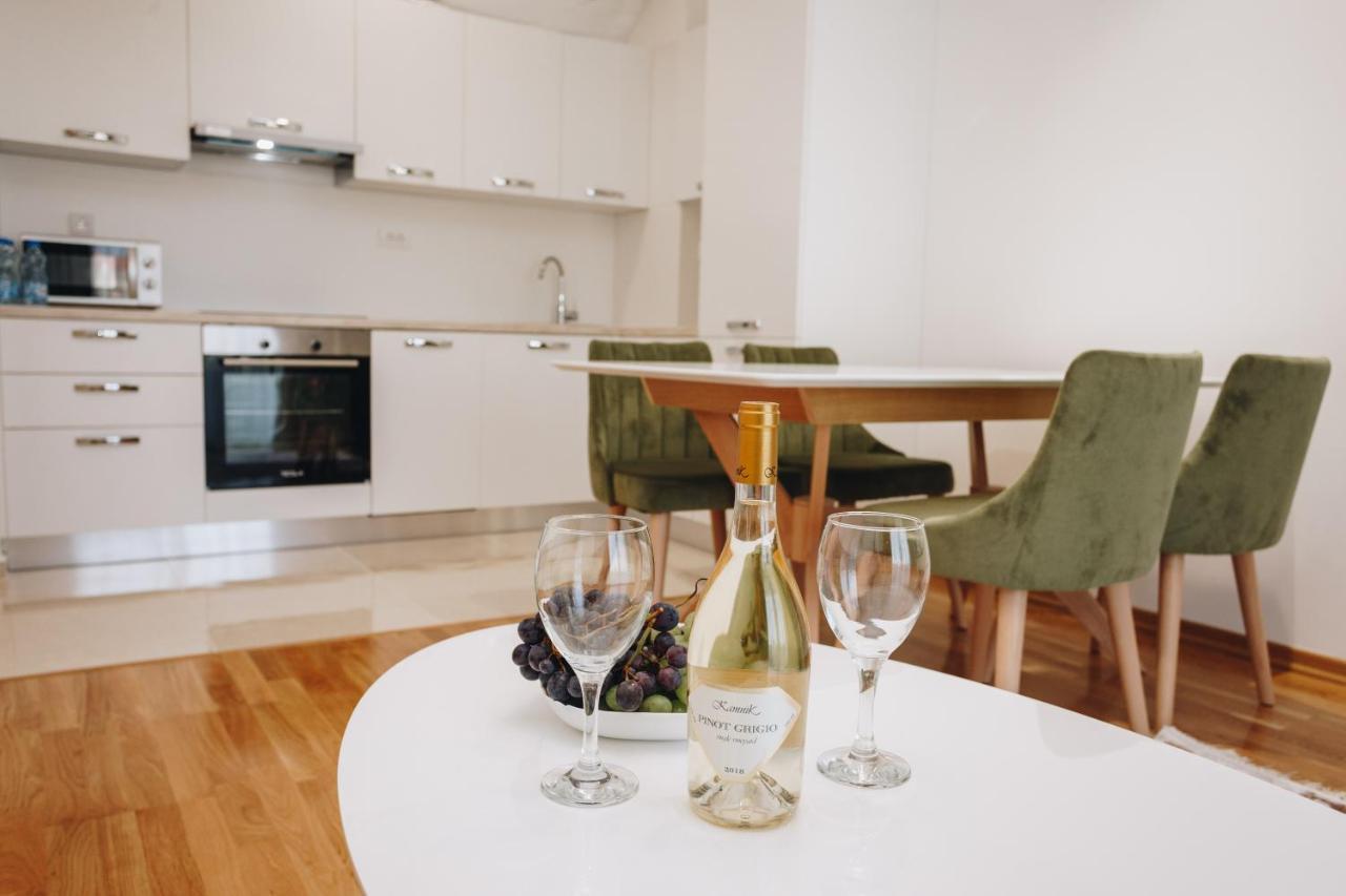 Status-M Apartments เบชิชิ ภายนอก รูปภาพ