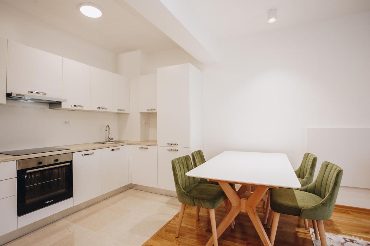 Status-M Apartments เบชิชิ ภายนอก รูปภาพ