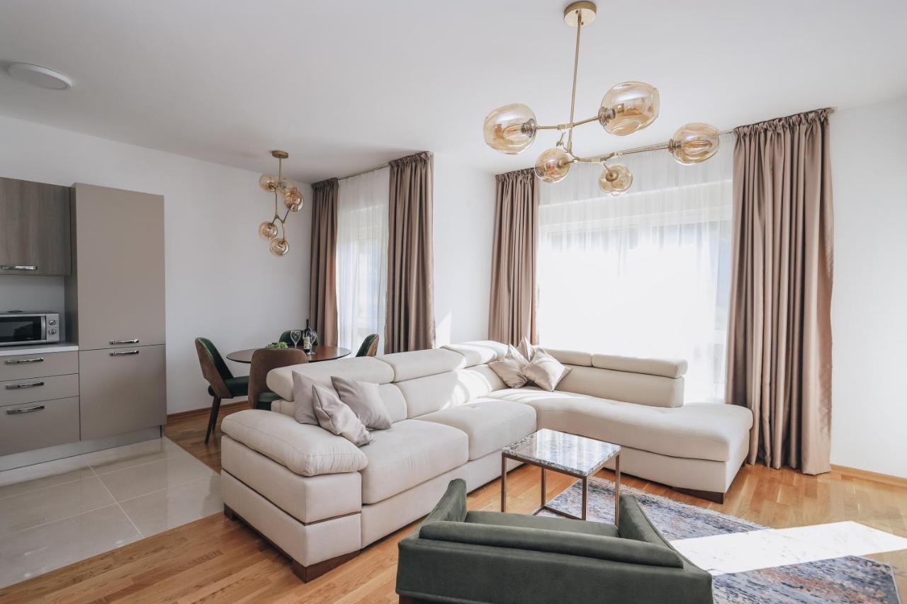 Status-M Apartments เบชิชิ ภายนอก รูปภาพ